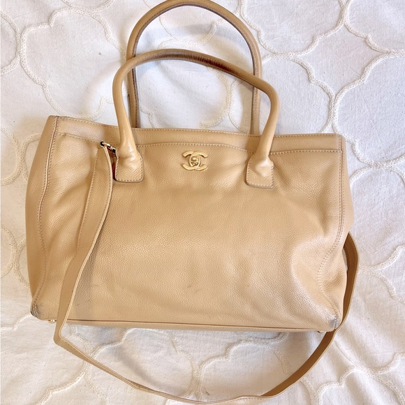Chanel Executive Cerf Tote: Beige Calfskin, Gold- hardware and  Feet at Base - Picture 12 of 12